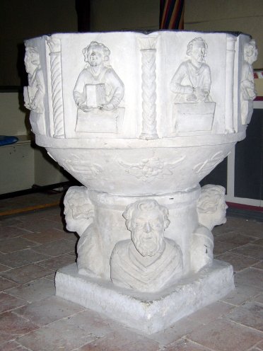 Der Taufstein ist eine Schenkung aus dem Jahre 1615